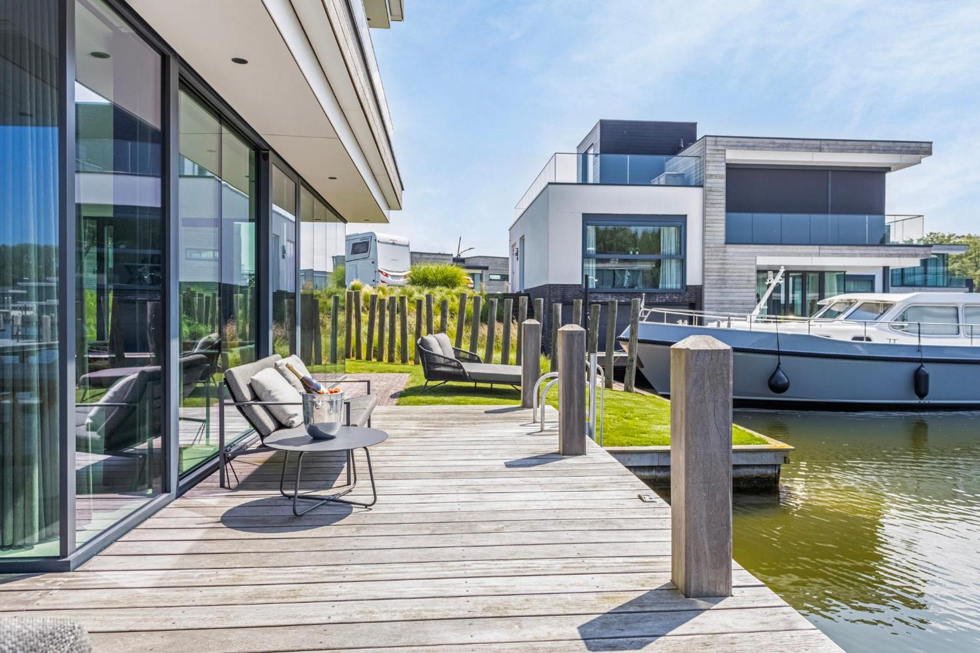 Lake House With Dock At Lake Veere, Zeeland Arnemuiden Exterior photo